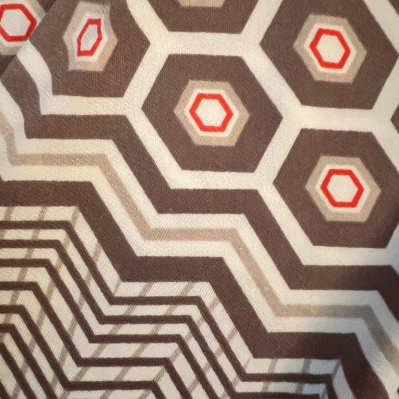 Max Studio • geometric Wrinkle-free Stretchy Soft Brown Tan White Red Top Medium - Picture 4 of 8